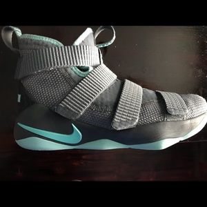 Nike Lebron Soldier XI Grade School